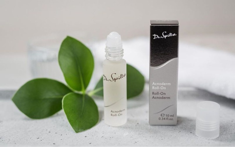 Acmoderm Roll-On - thanh lăn trị mụn đầu đen số 1 của Dr Spiller 