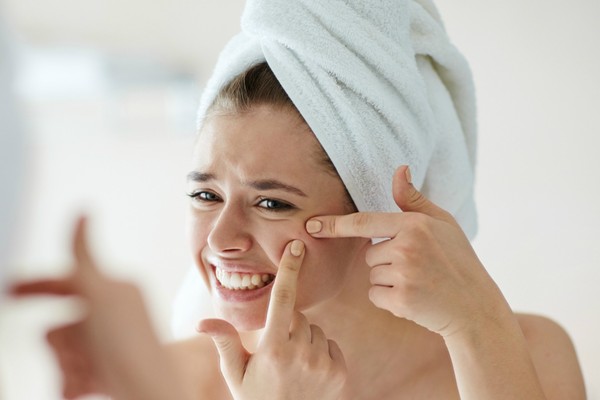 Lấy sạch nhân mụn để ngăn ngừa mụn tái phát trở lại