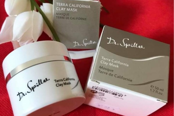 Thanh lọc dầu, ngăn nổi mụn với mặt nạ Terra California Clay Mask