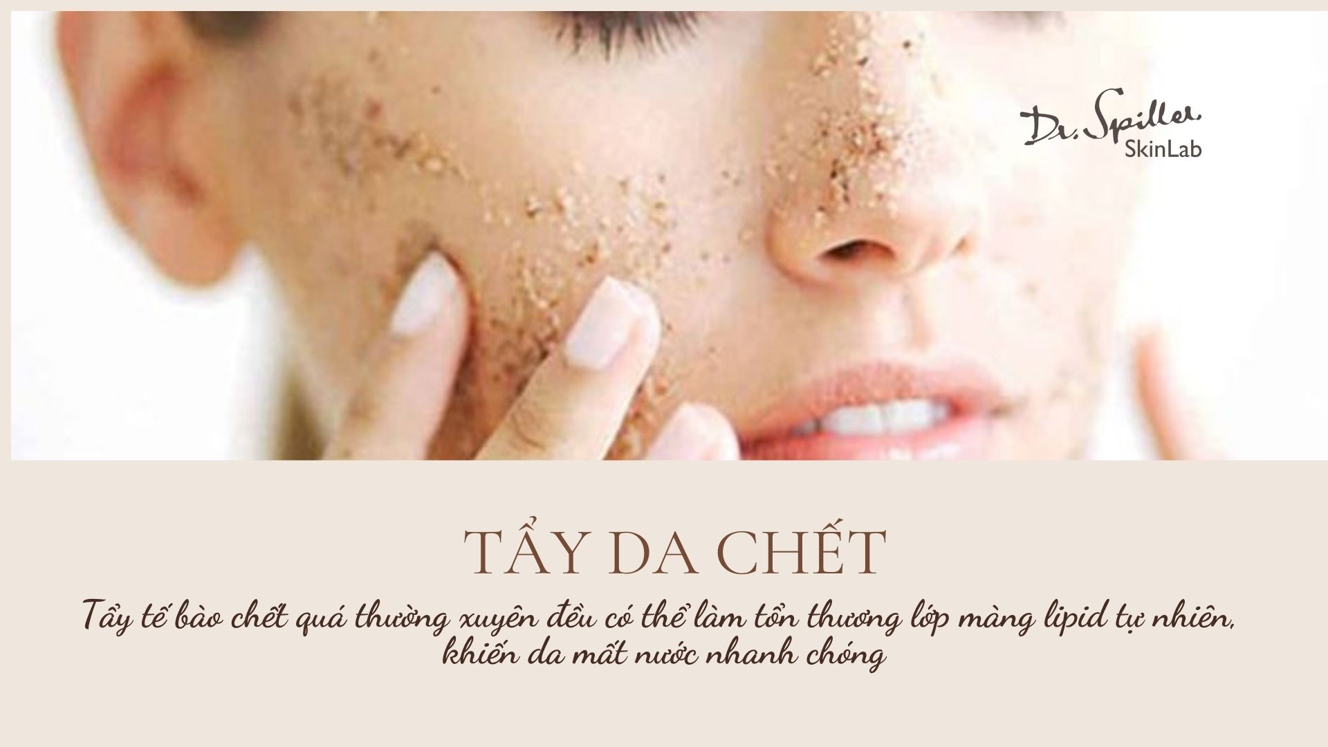 Da mặt khô thiếu nước hay thiếu ẩm? Nguyên nhân có thể do tẩy da chết quá nhiều