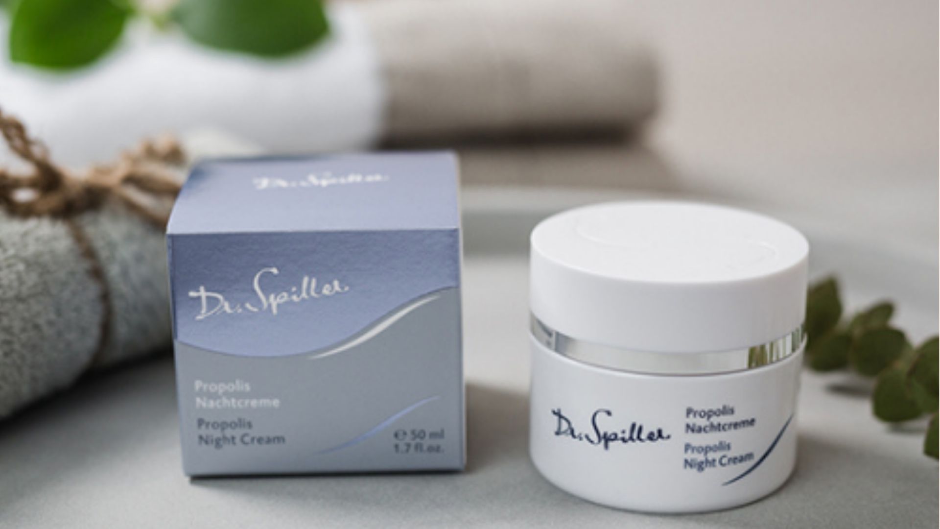 Cách xử lý vùng chữ T bị dầu: Kem dưỡng Dr.Spiller Propolis Night Cream