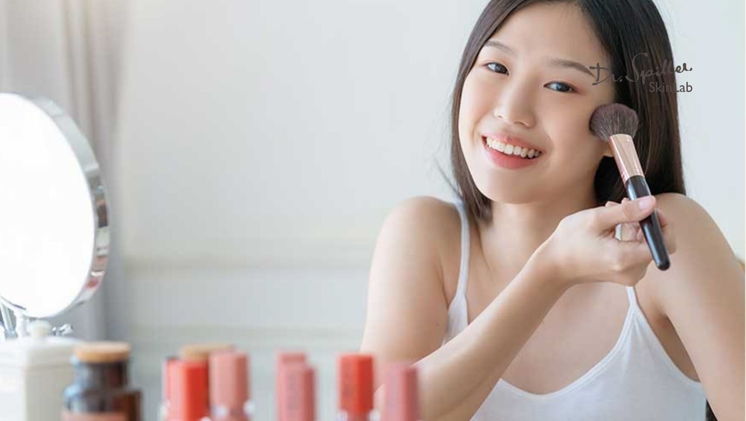 Trang điểm nên tối giản và chọn sản phẩm không gây mụn