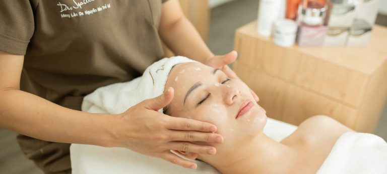 Da khô có nên xông mặt không? gợi ý từ Dr-Spiller Skinlab