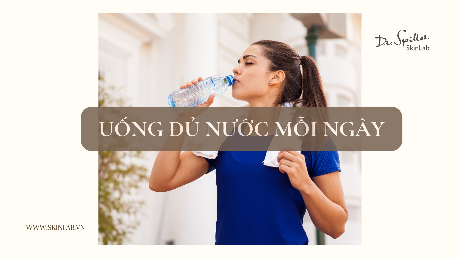 Uống đủ nước (từ 1,5–2 lít mỗi ngày) để hỗ trợ cấp nước từ bên trong.