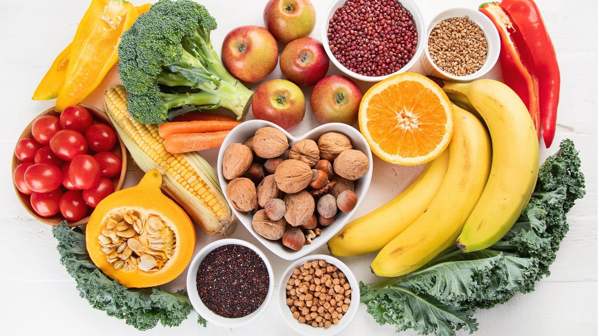 Chế độ ăn giàu chất xơ, vitamin A, C, E và omega-3 giúp cải thiện da dầu hiệu quả