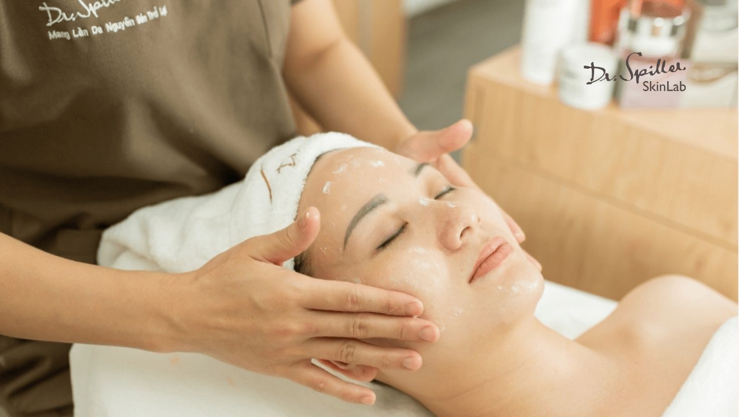 Liệu trình chăm sóc da hỗn hợp chuyên sâu tại Dr-Spiller Skinlab