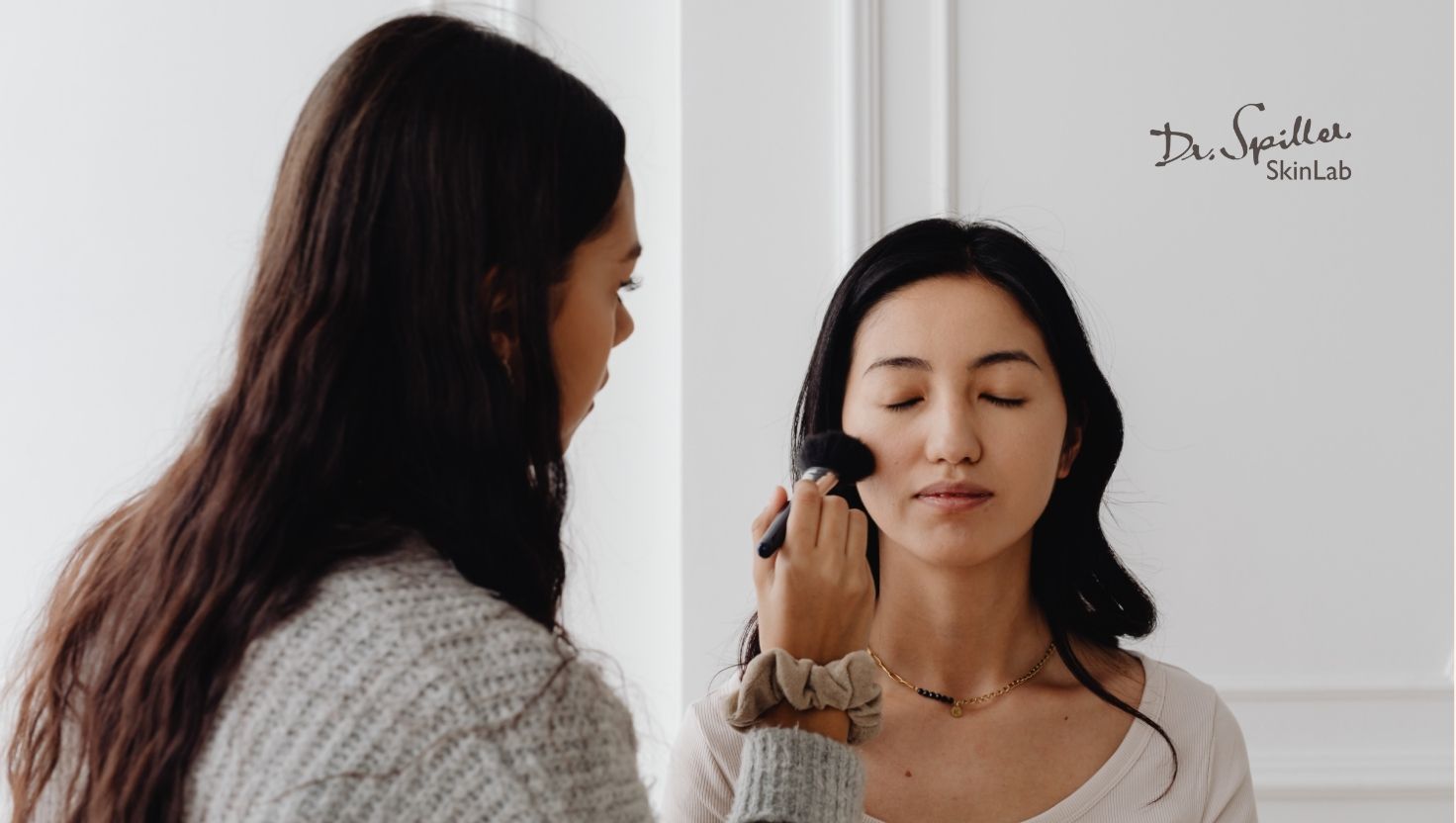 Chọn sản phẩm trang điểm dành riêng cho da hỗn hợp