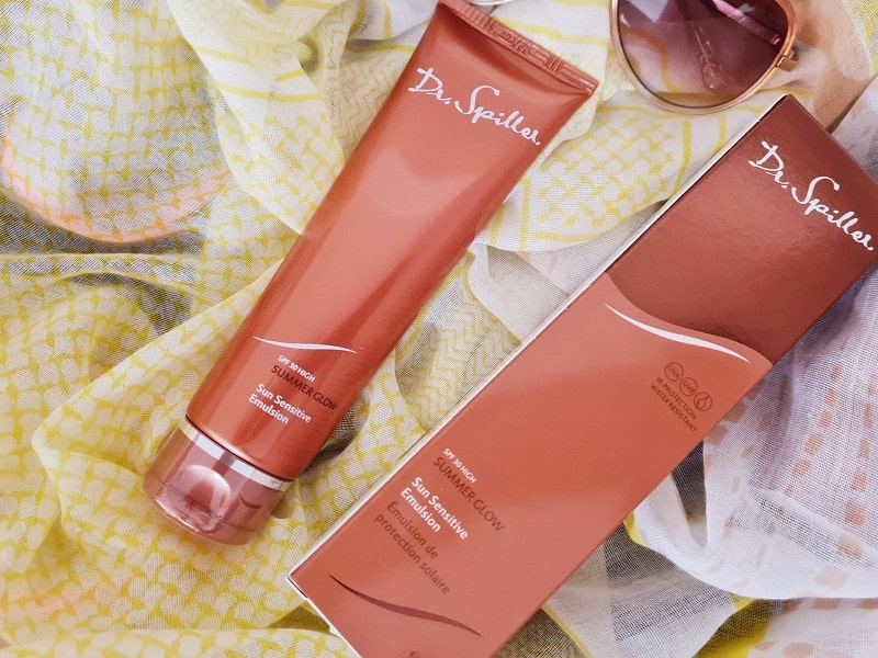 Summer Glow Sun Sensitive Serum SPF 30: kem chống nắng phổ rộng chứa khoáng tự nhiên và Betaine