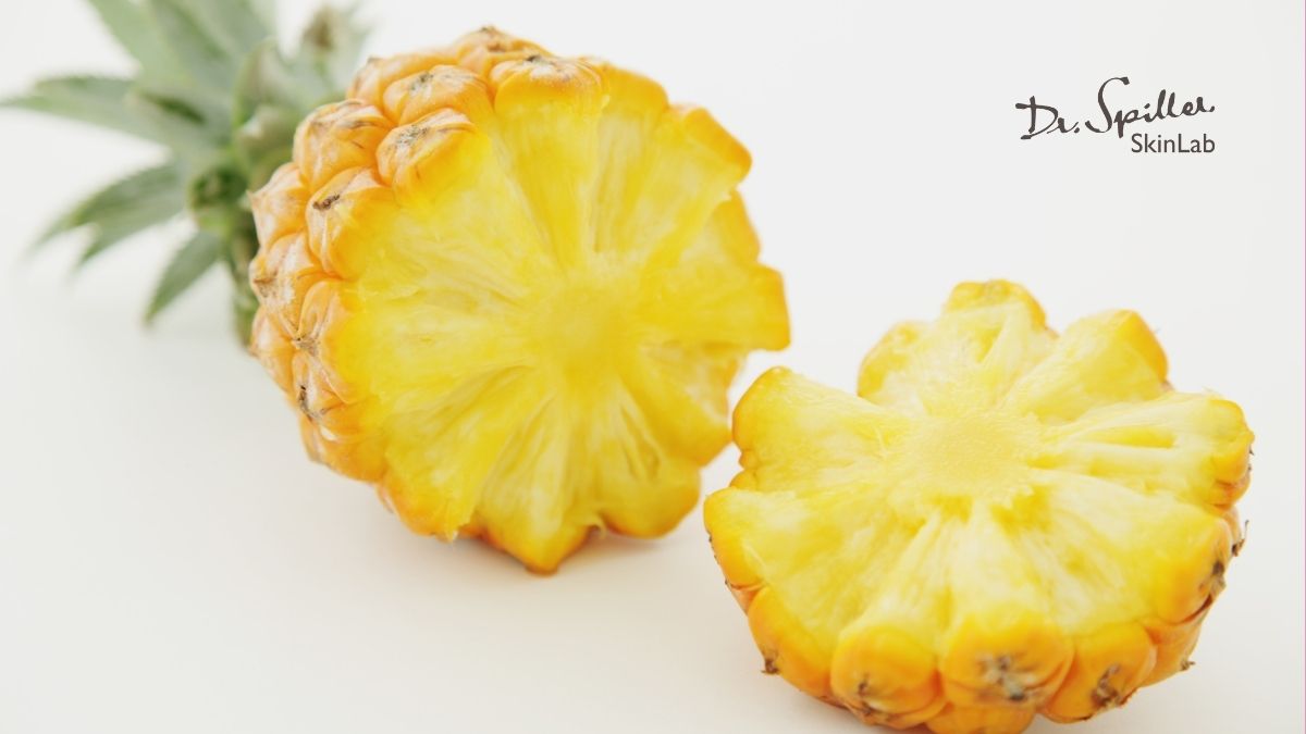 Bromelain là một nhóm enzyme protease tự nhiên, chủ yếu được chiết xuất từ quả và thân cây dứa