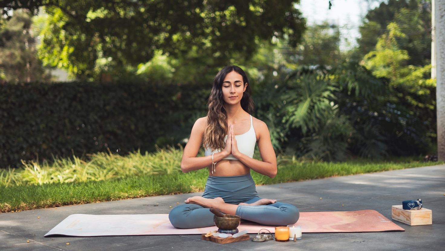 Thiền, yoga, ngủ đủ 7–8 tiếng giúp giảm căng thẳng hiệu quả