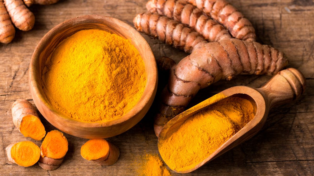 Một số công thức kết hợp lá trầu không với nghệ tươi giúp giảm kích ứng hiệu quả