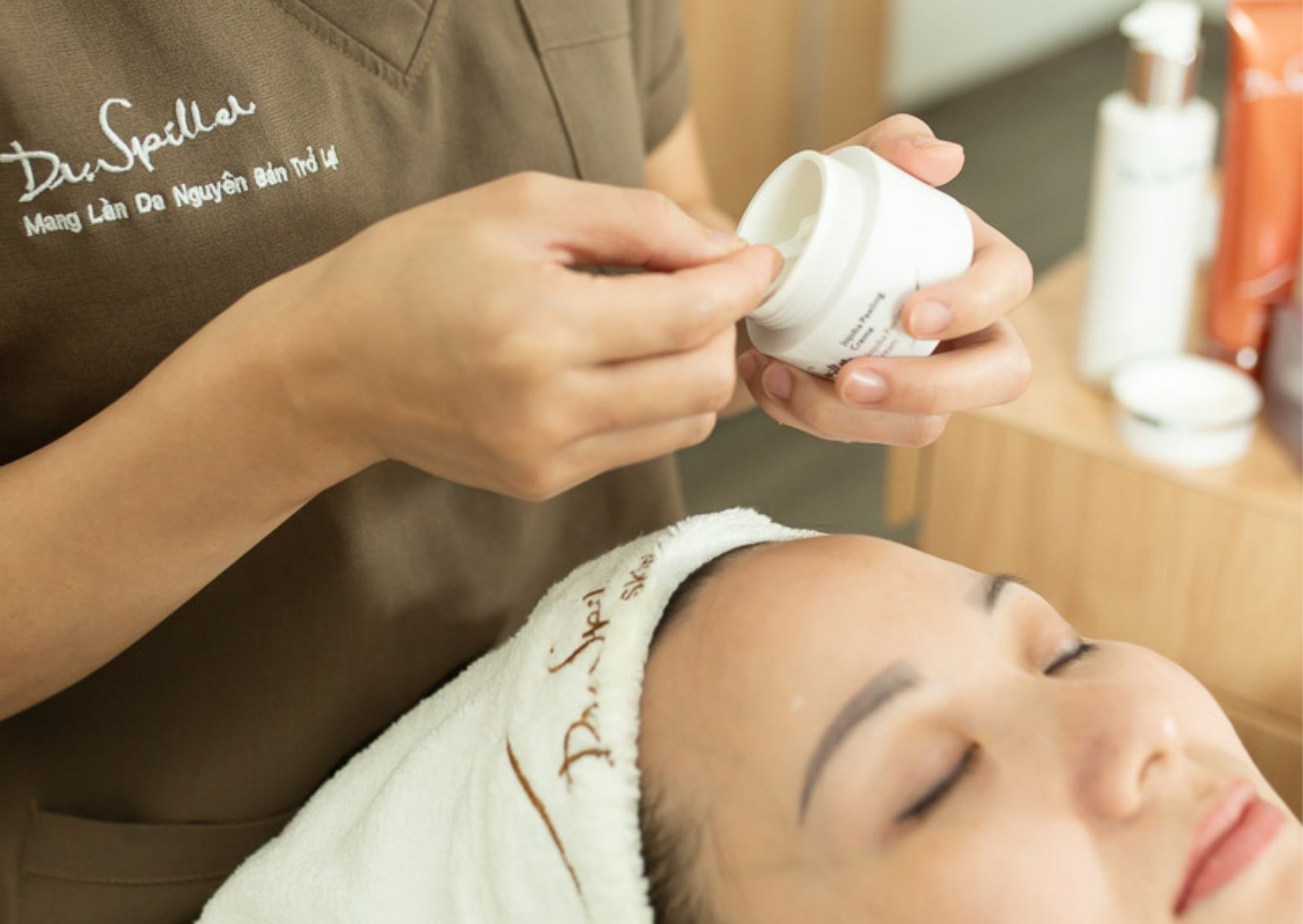Chăm sóc da khô, nhạy cảm – Dịu nhẹ & cấp ẩm sâu tại Dr.Spiller Skinlab