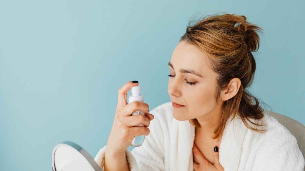Xịt khoáng ở bước nào trong skincare?