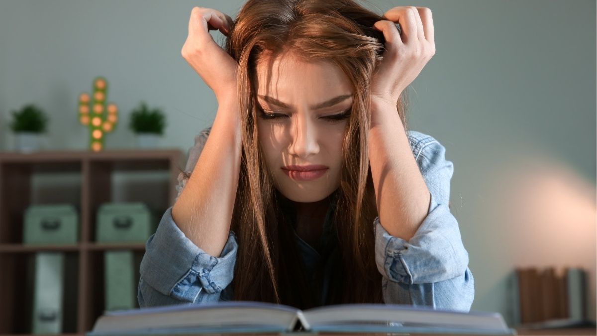 Căng thẳng là 1 trong những nguyên nhân gây ra mụn viêm