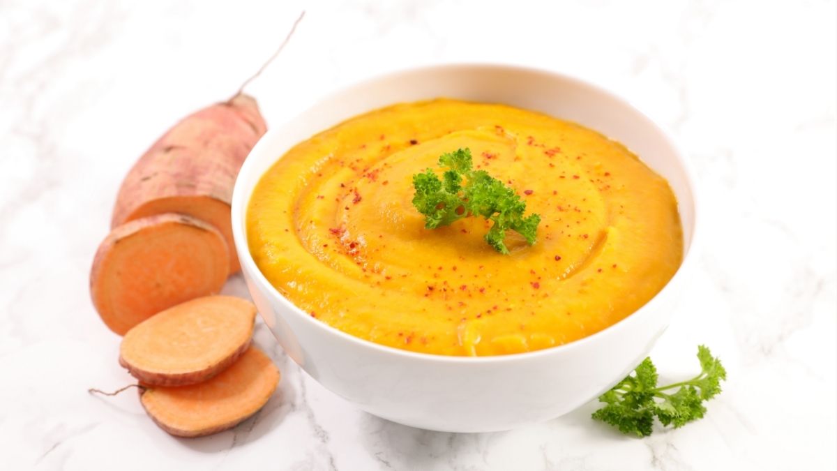 Súp khoai lang không chỉ giúp giảm cân mà còn giúp cơ thể dễ tiêu hóa hơn, hỗ trợ hệ miễn dịch và mang lại cảm giác ấm áp, dễ chịu trong những ngày thời tiết lạnh.