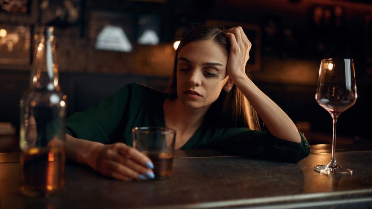 Nguyên nhân hình thành nếp nhăn trên da mặt do thói quen uống nhiều rượu bia