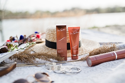 Bôi SUMMER GLOW Sun Sensitive Emulsion SPF 30 – bước bảo vệ không thể thiếu khỏi tia UV.