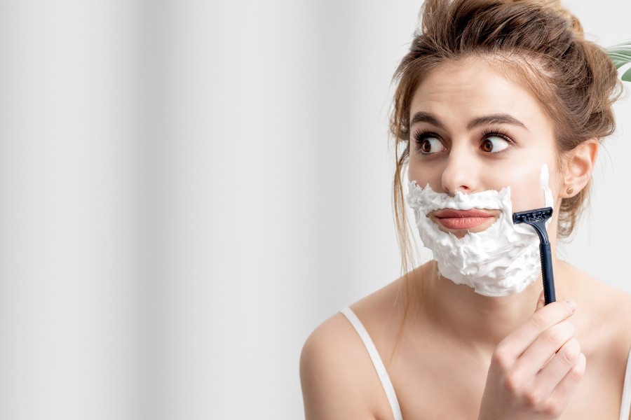 Có nên cạo lông mặt không? Lợi ích
