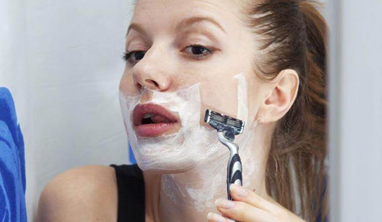 Có nên cạo lông mặt không nếu da bạn thuộc nhóm nhạy cảm?