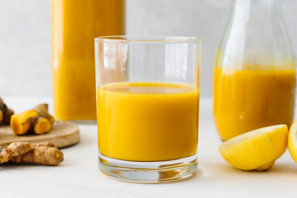 Nước nghệ – Kháng viêm, trẻ hóa làn da