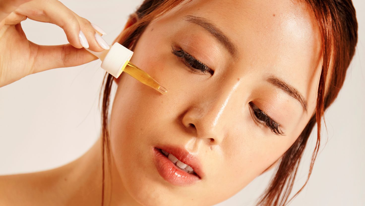 Dùng serum có bị ăn nắng không? Giải đáp chuyên sâu