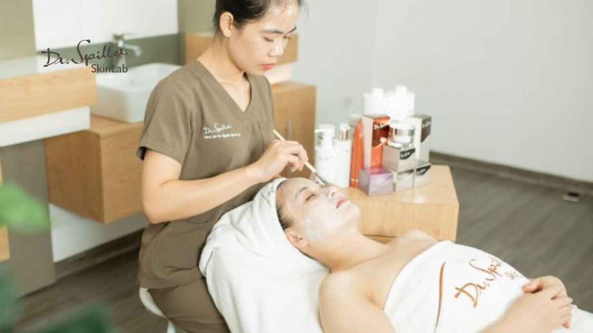 Liệu trình tẩy trang chuyên sâu tại Dr-Spiller Skinlab giúp loại bỏ hoàn toàn cặn bẩn, đồng thời phục hồi sức sống cho da