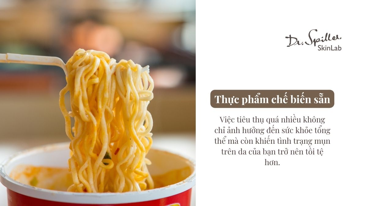 Nên kiêng ăn thực phẩm nhiều muối như mì tôm hay đồ hộp khi bị mụn bọc