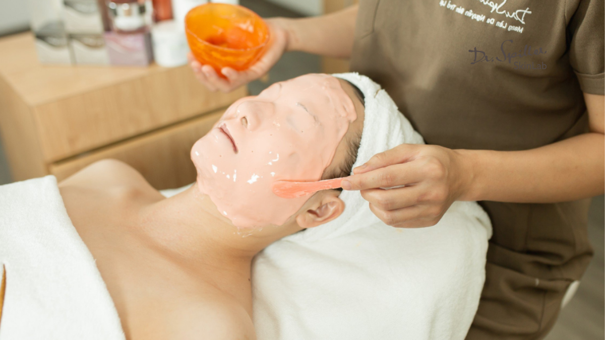 Bạn có thể dùng Papaya Enzyme Peel Off Mask cho toàn mặt nếu muốn làm sáng và làm sạch tế bào chết