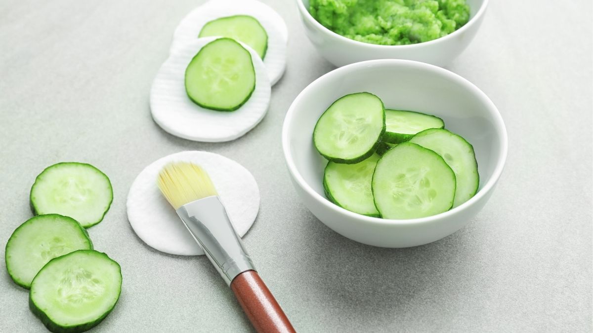 mặt nạ dưỡng da cấp ẩm hiện đại còn bổ sung chiết xuất từ thiên nhiên như nha đam, hoa cúc, trà xanh, dưa leo...