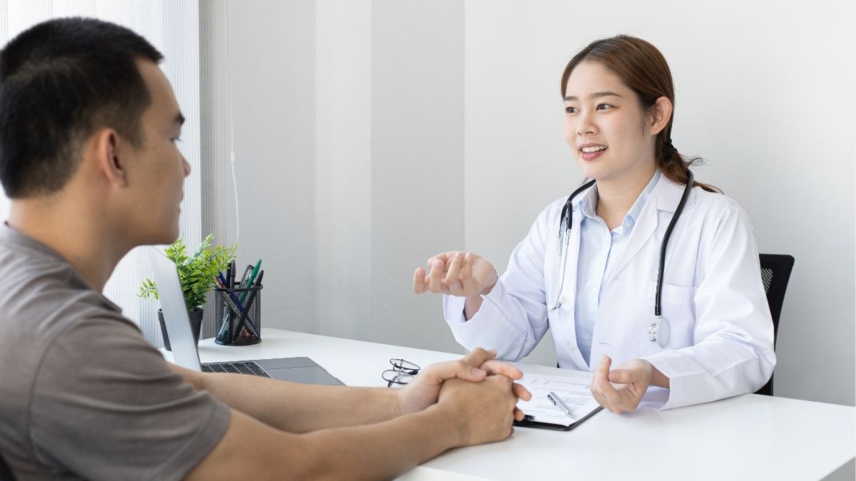 Nếu tình trạng mụn mủ nặng, lan rộng, hoặc không đáp ứng với các biện pháp tại nhà, bạn cần thăm khám bác sĩ da liễu.