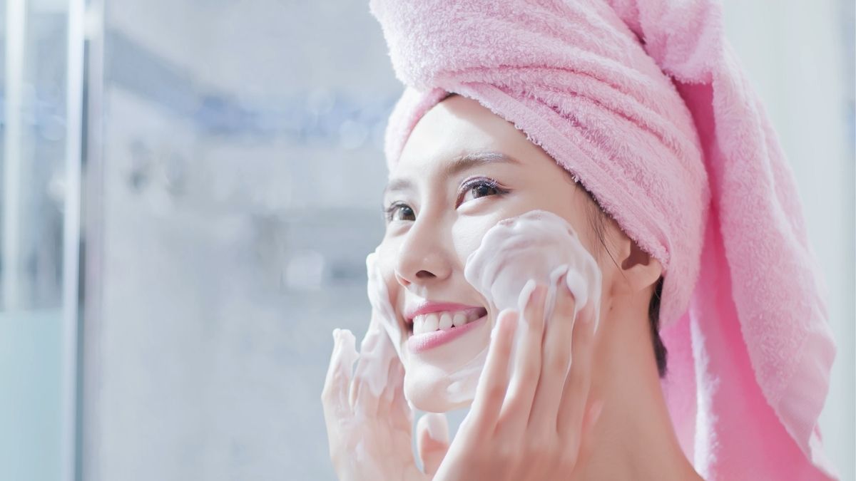 Da bị mụn: Không phải sữa rửa mặt nào cũng tốt