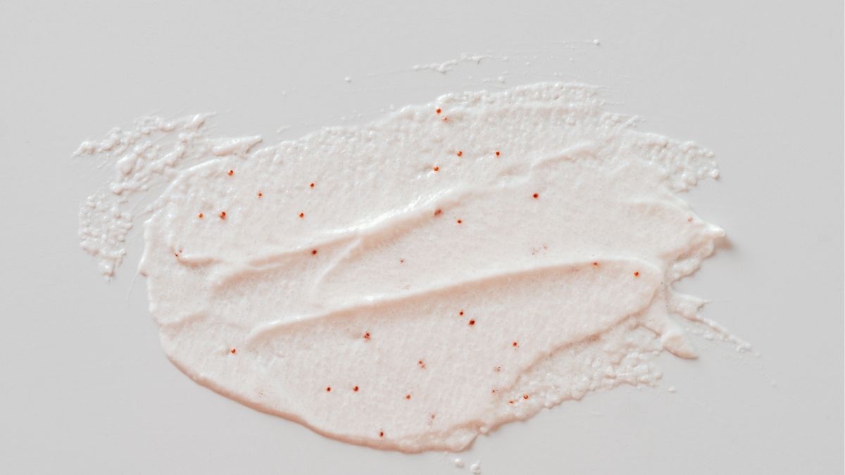 Tẩy tế bào chết vật lý (Physical exfoliants)