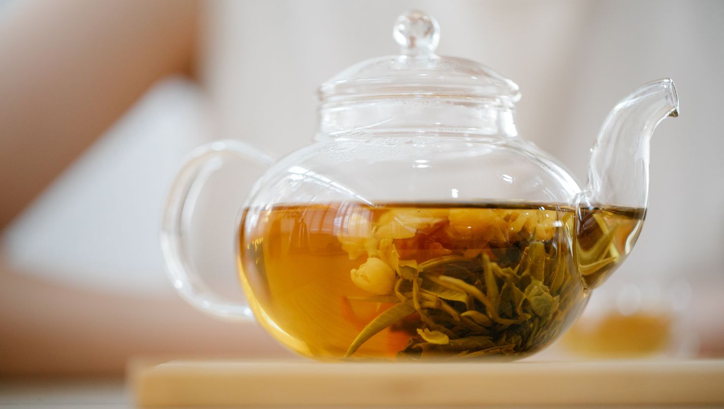 Trà hoa cúc giúp làm dịu da, giảm căng thẳng và cải thiện làn da