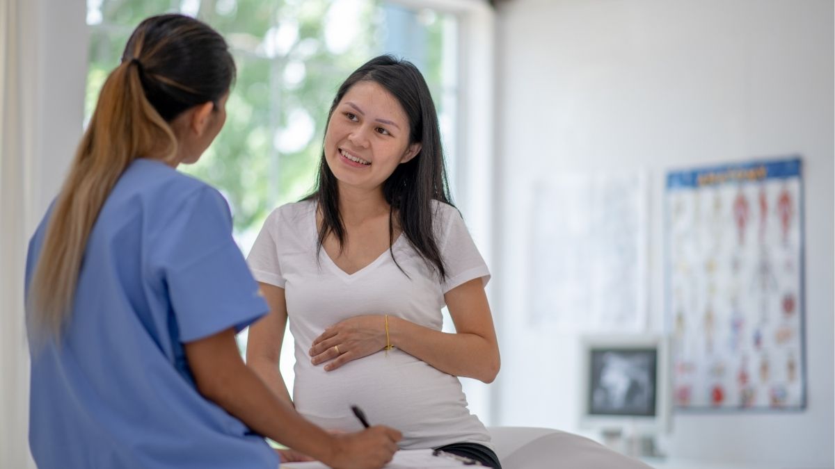 Tham khảo ý kiến bác sĩ chuyên khoa da liễu trước khi sử dụng bất kỳ sản phẩm điều trị nào