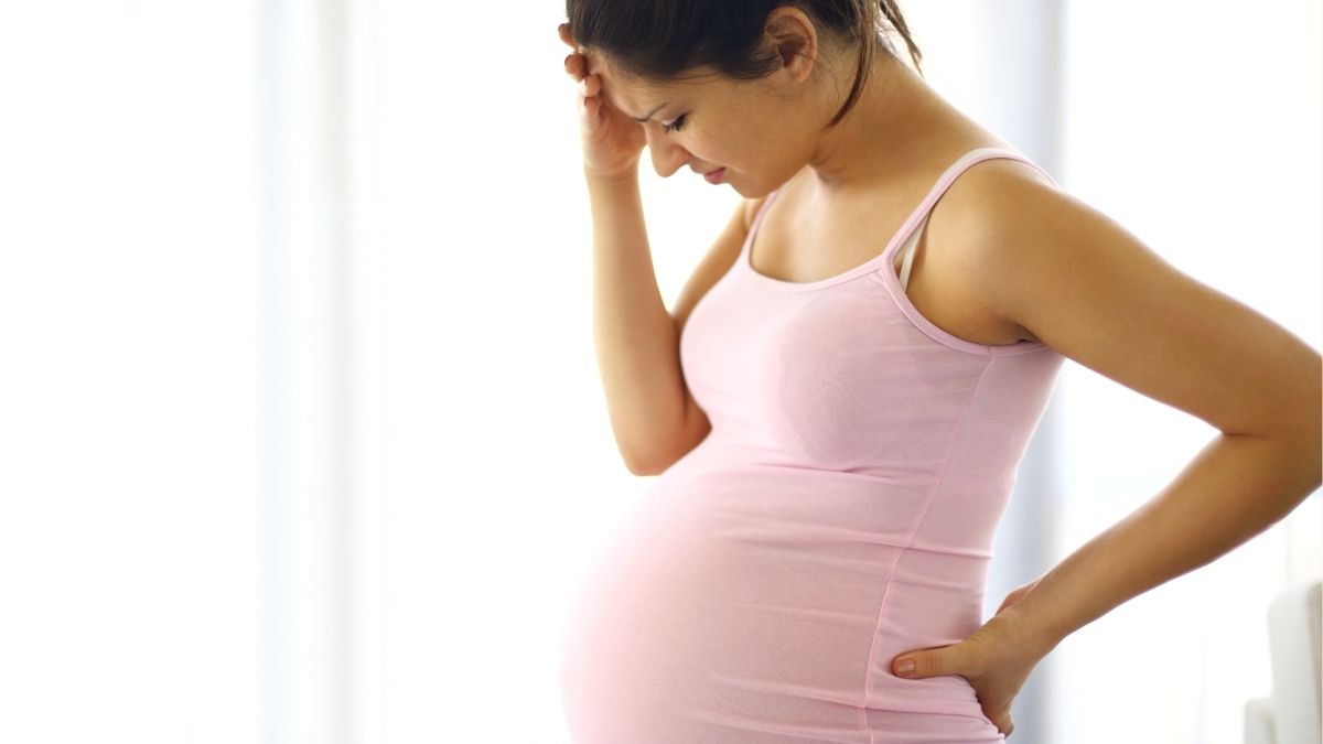 Tâm lý lo âu, mất ngủ hoặc căng thẳng thường xuyên trong thai kỳ cũng khiến mụn bùng phát mạnh mẽ