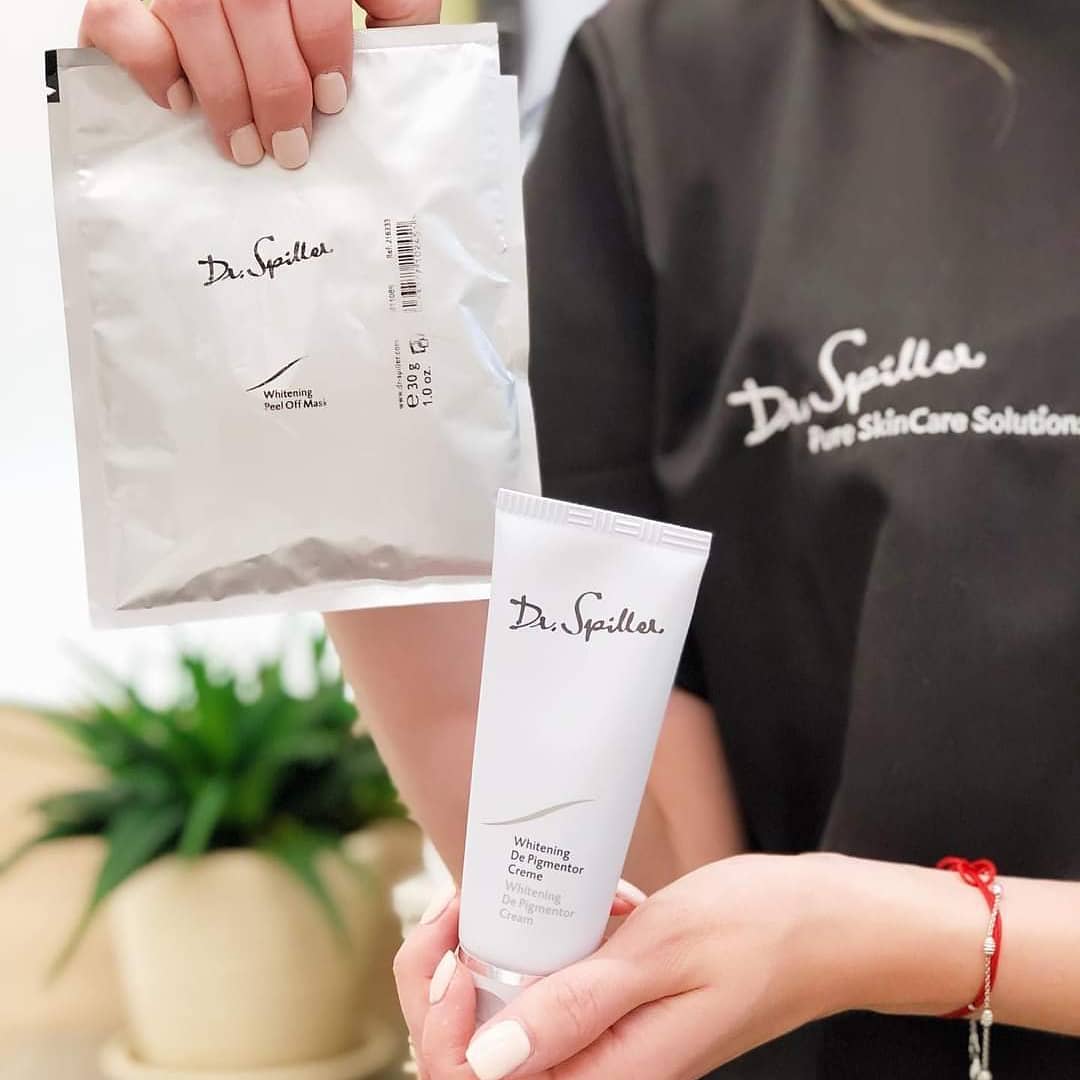 Liệu trình Whitening Peel Off Mask: mặt nạ dạng lột chiết xuất tự nhiên giúp làm sáng đều màu da, giảm nám nhẹ và tăng độ rạng rỡ.