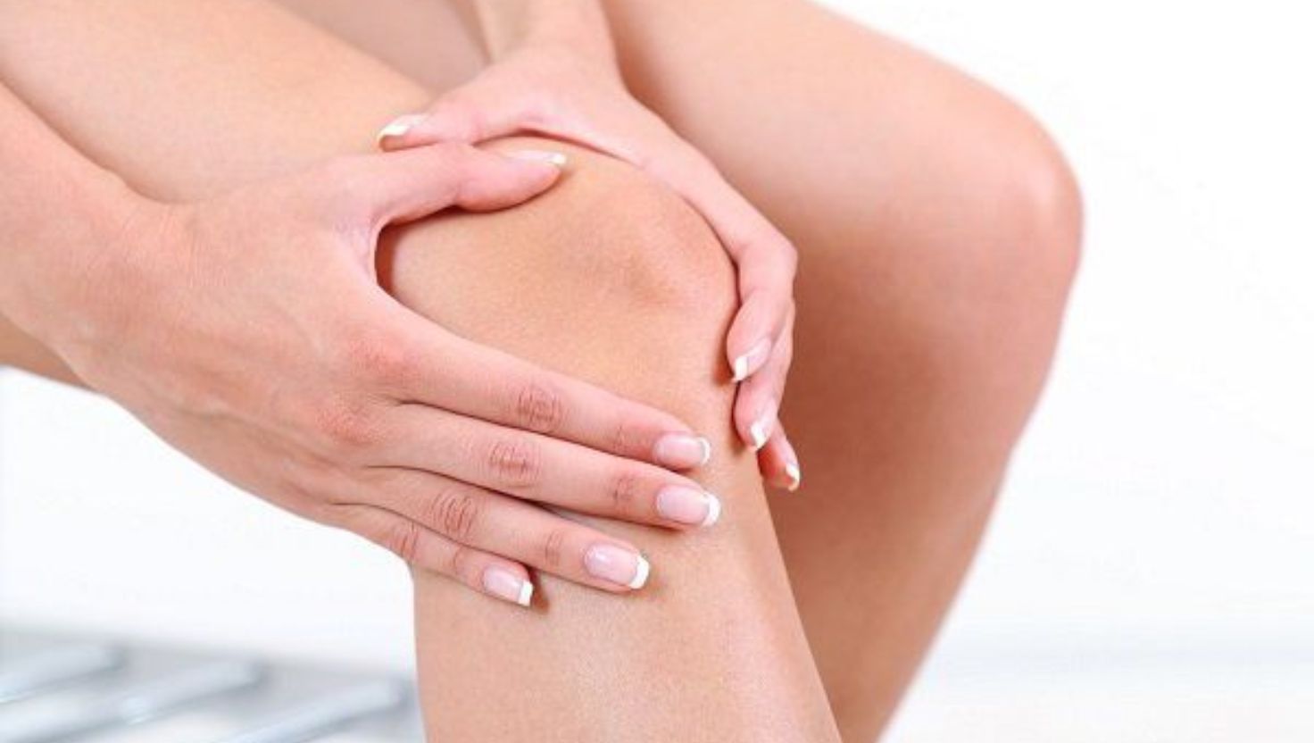 Vì sao con gái đầu gối thâm? Top 5 nguyên nhân và cách xử lý