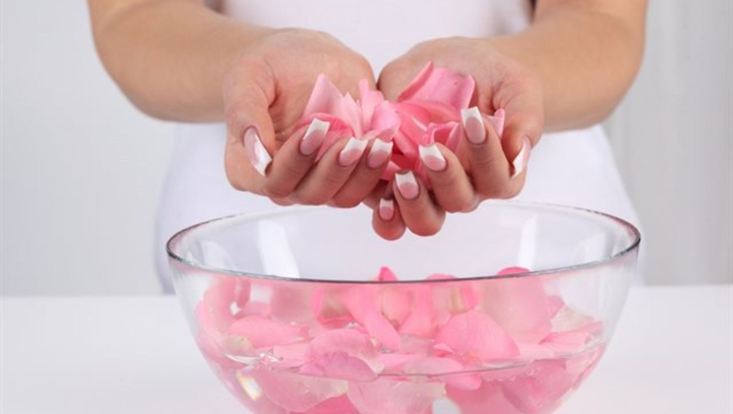 Lợi ích toàn diện của xông hơi hoa hồng đối với làn da