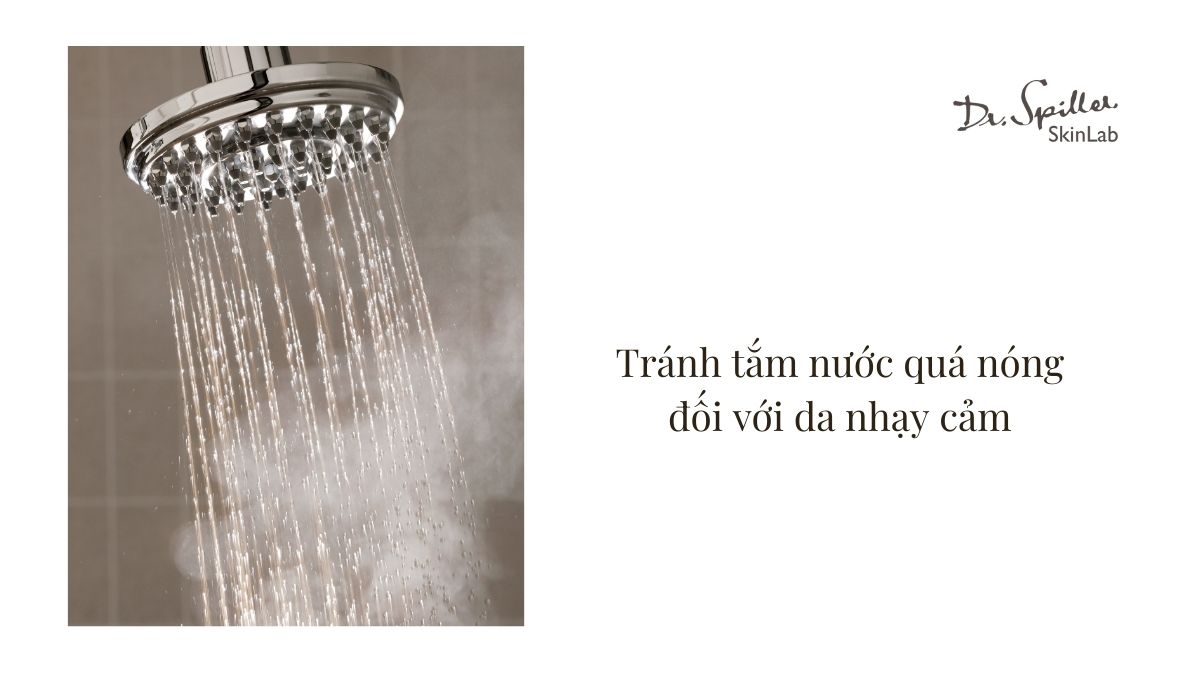 Hãy dùng nước ấm vừa phải để tắm cho da nhạy cảm