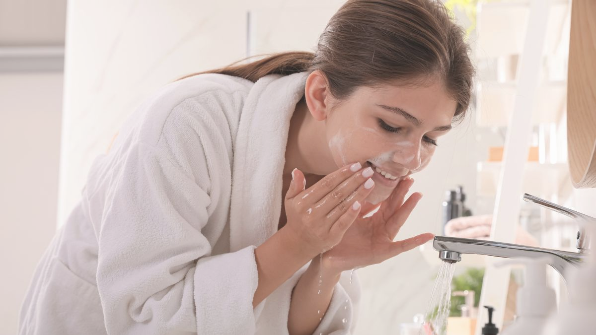 Chọn sản phẩm rửa mặt phù hợp cho da nhạy cảm