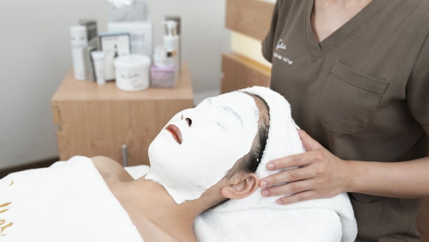 Kết hợp cùng các bước massage chuẩn châu Âu, liệu trình tại Dr-Spiller Skinlab giúp da thư giãn, căng mướt và sẵn sàng tỏa sáng trong ngày Tết.