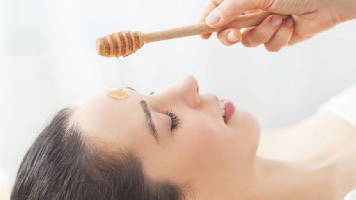 Mật ong còn thích hợp làm mặt nạ dưỡng nhẹ nhàng cho da mỏng yếu.