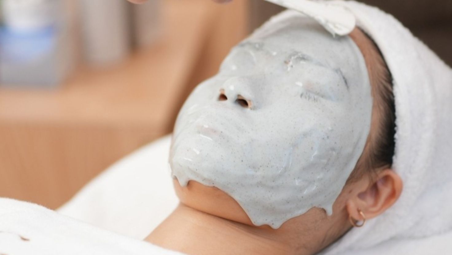 Làm dịu kích ứng hoặc Purifying Peel-off Mask hỗ trợ làm sạch sâu, kiểm soát dầu nhờn và thanh lọc da