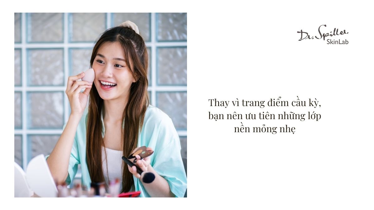 Việc này giúp da thông thoáng hơn, cũng giảm nguy cơ da bị kích ứng và nổi mụn trong mùa mưa ẩm.