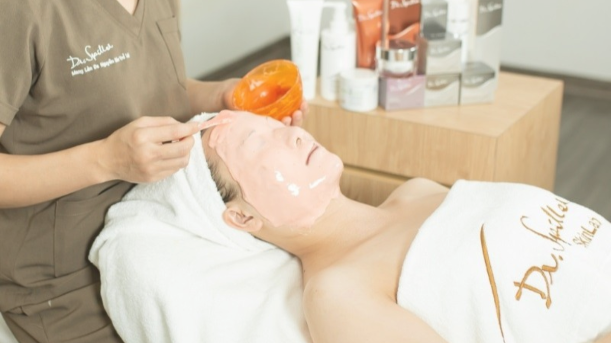 Age Repair Peel Off Mask hỗ trợ làm sáng đều màu da mà không gây kích ứng, phù hợp với làn da yếu cần phục hồi sau laser.