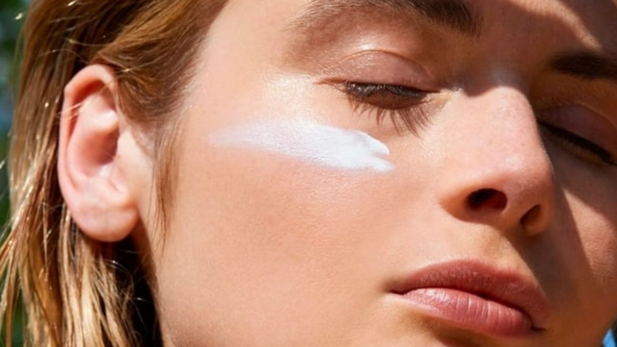 Chống nắng tuyệt đối: luôn thoa kem chống nắng phổ rộng SPF 30+ sau 2–3 ngày