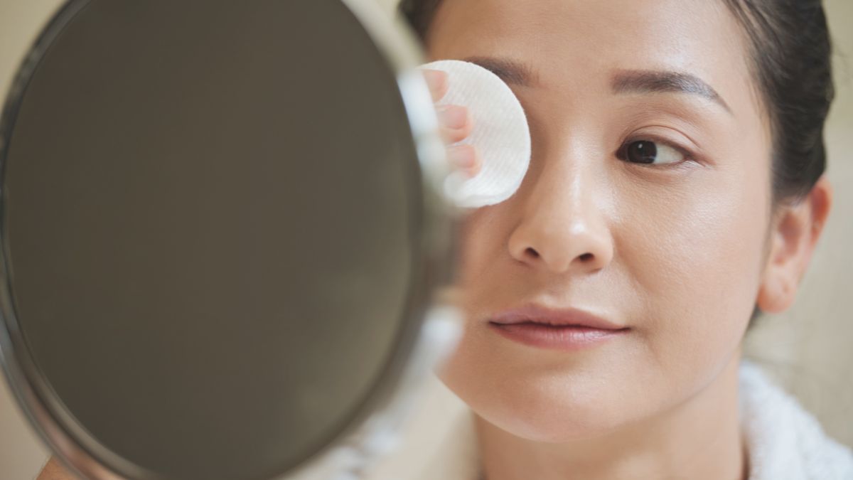 Hướng dẫn sử dụng nước tẩy trang đúng cách cho da nhạy cảm