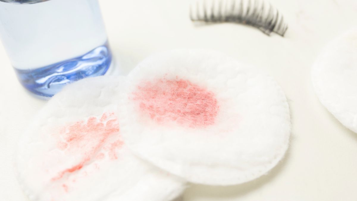 Đặc điểm của da nhạy cảm và lý do cần chọn nước tẩy trang riêng biệt