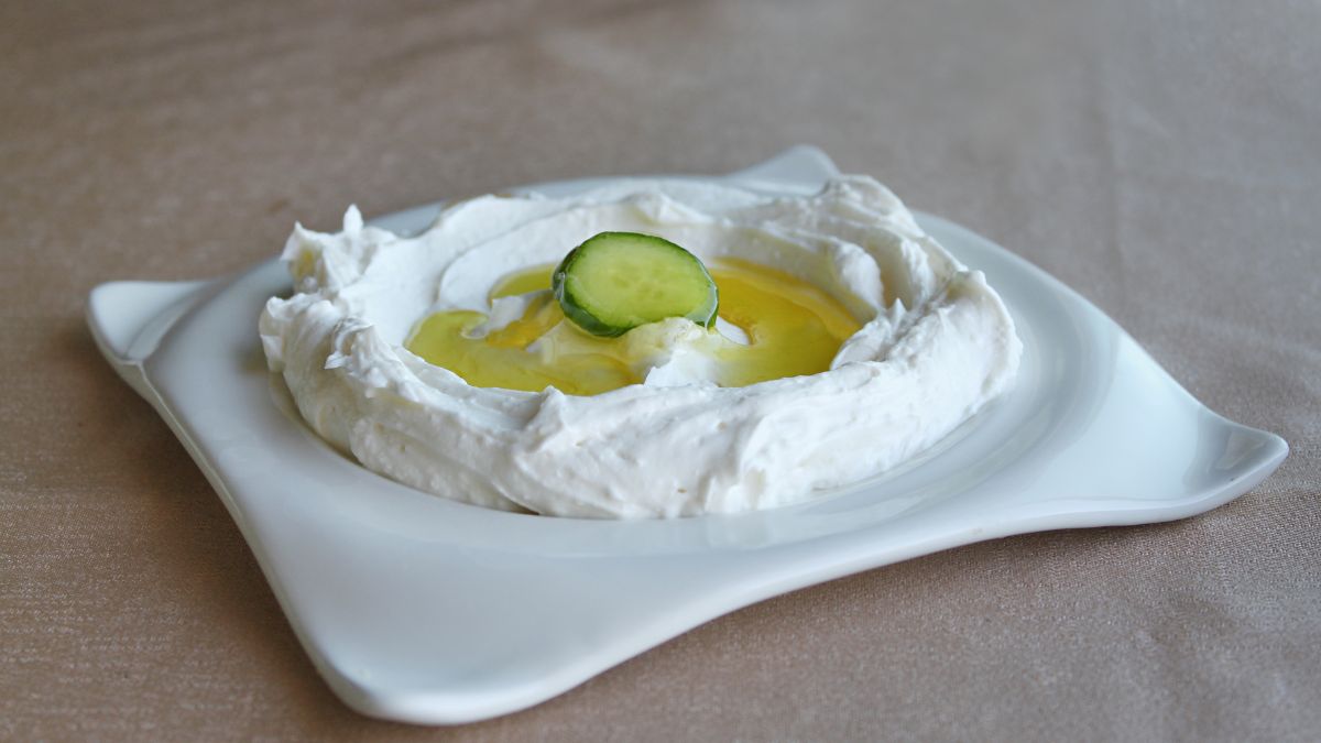 Mặt nạ sữa chua và dưa leo làm dịu da cháy nắng