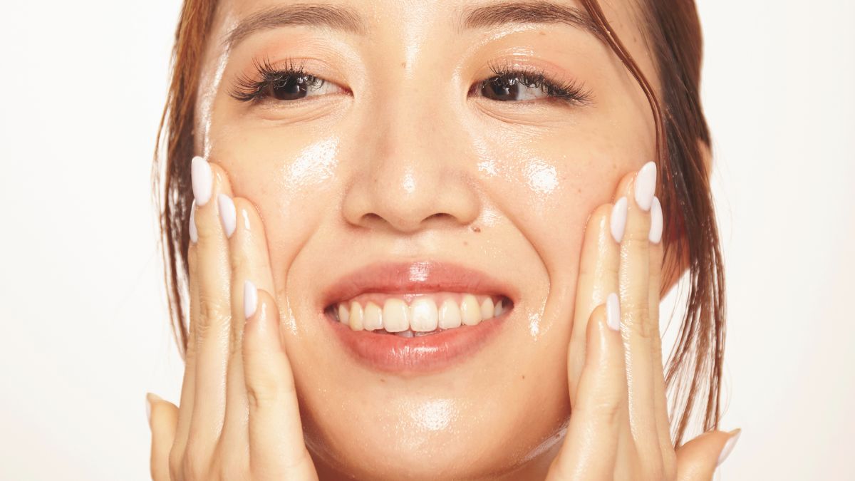 Cách thoa dầu dưỡng khoa học